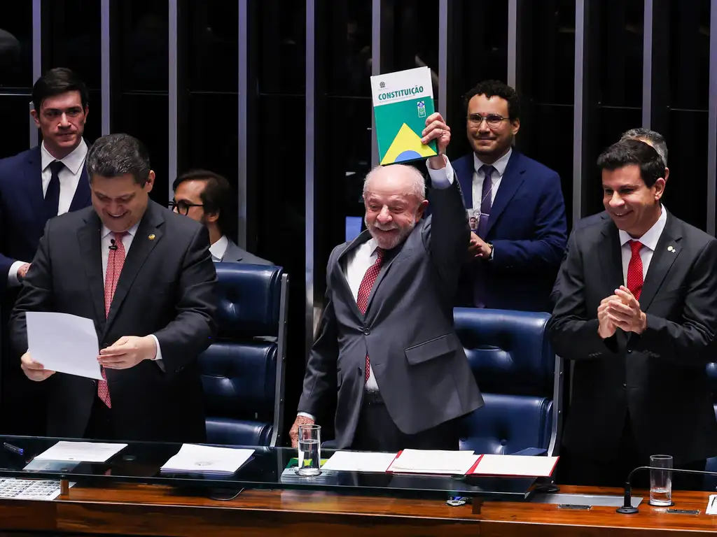 lula e a constituição.webp